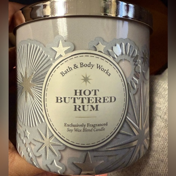 Bath and body works HOT BUTTERED RUM 3 Wick Candle holiday packaging - Picture 1 of 2